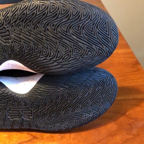 Kyrie flytrap IV CT5537-001 - Picture 9 of 9